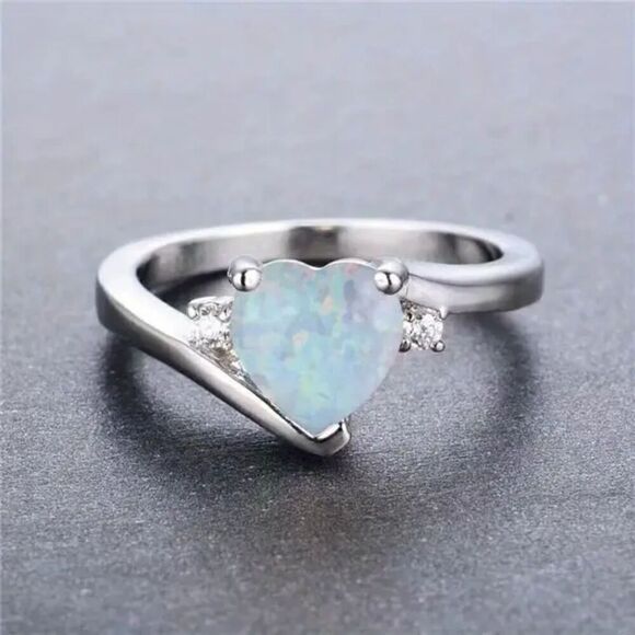 New - Moonstone Heart Rhinestone Ring - Size 8 - Picture 1 of 4
